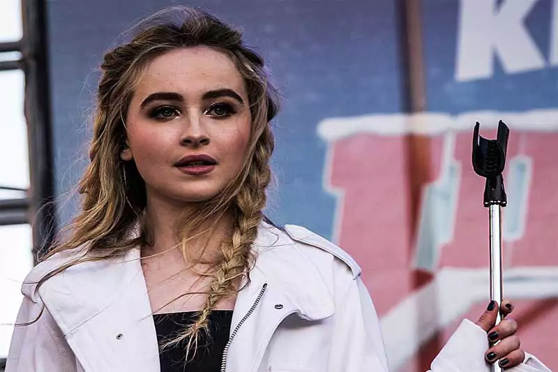 Does Sabrina Carpenter Wear a Wig